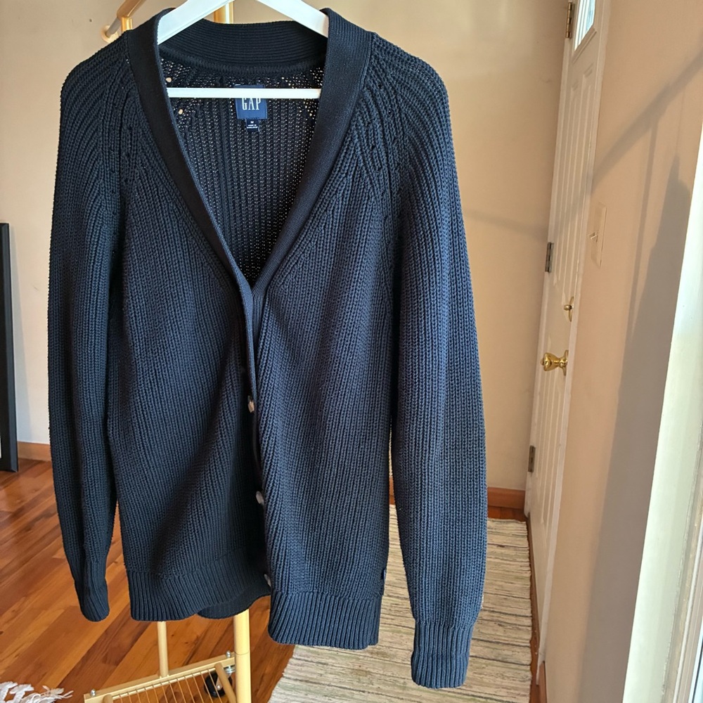 GAP Black Ribbed V-Neck Cardigan withTortoise Shell pattern buttons